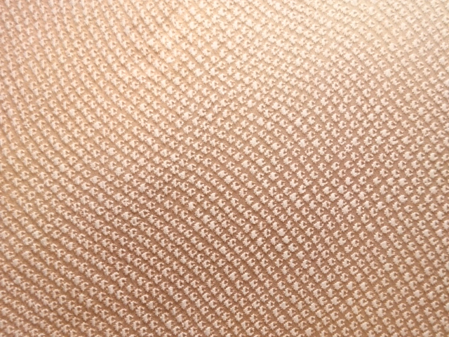  抽象模様織出し色無地着物